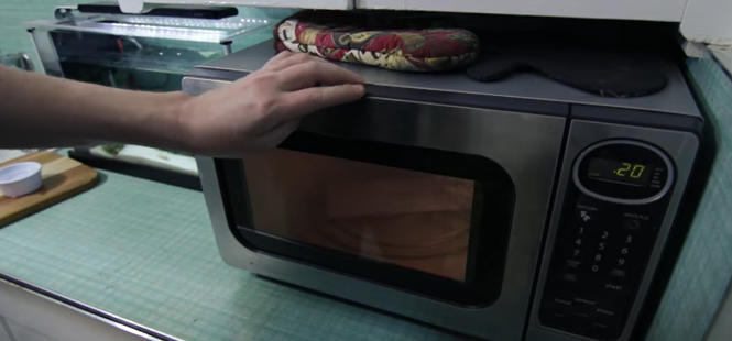 10 incredibili cose che non sapevi di poter fare con il forno a microonde