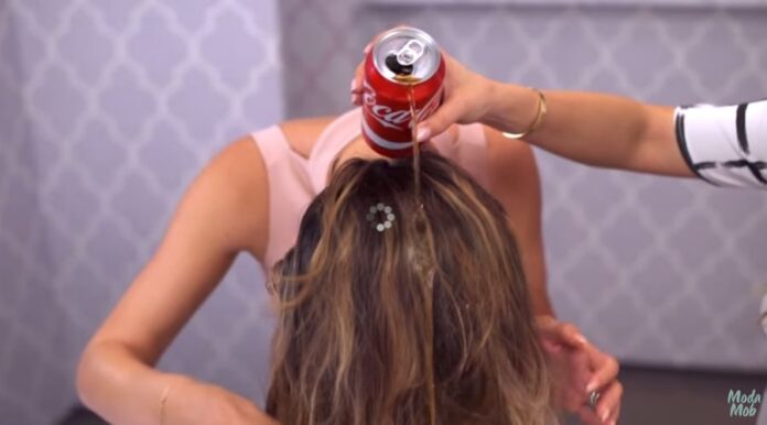 coca cola nei capelli