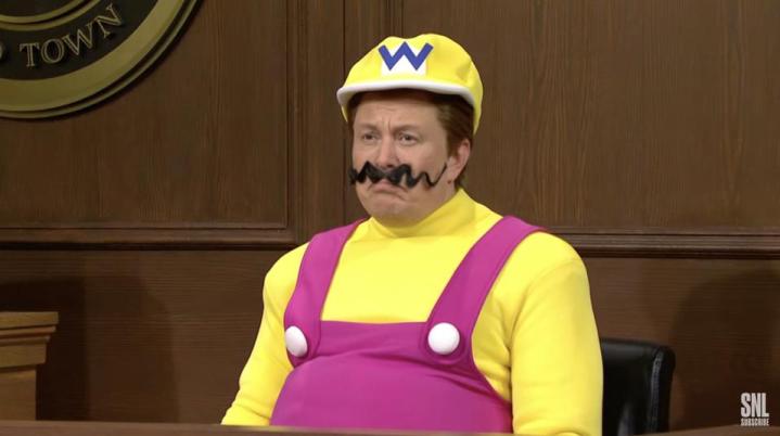 Elon Musk vestito da Wario per una scenetta SNL.