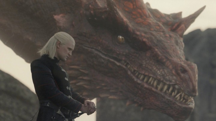Daemon si trova accanto al suo drago in House of the Dragon.