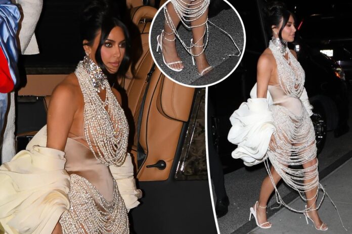 Kim Kardashian ha un malfunzionamento del guardaroba post-Met Gala 2023 in abito di perle
