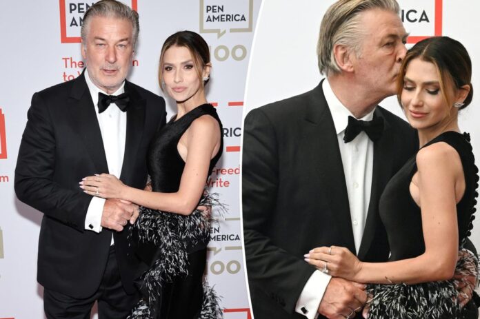 Alec Baldwin colpisce il primo tappeto rosso da quando sono cadute le accuse di 