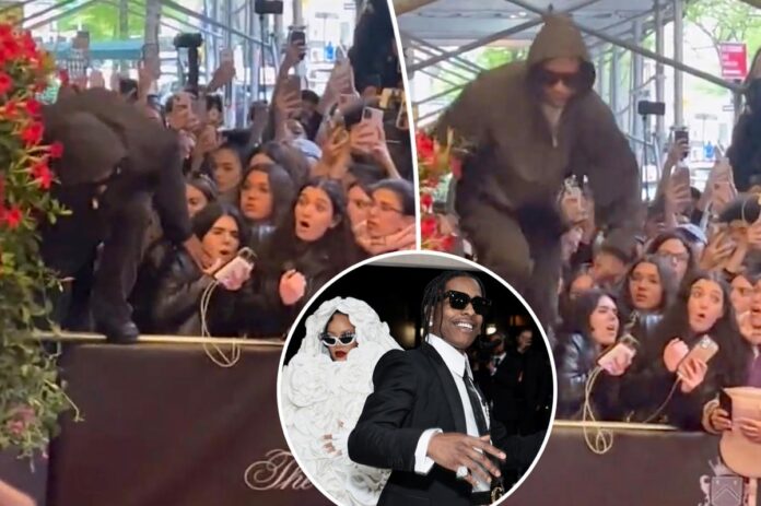 A$AP Rocky si scusa con il fan che ha calpestato prima del Met Gala 2023
