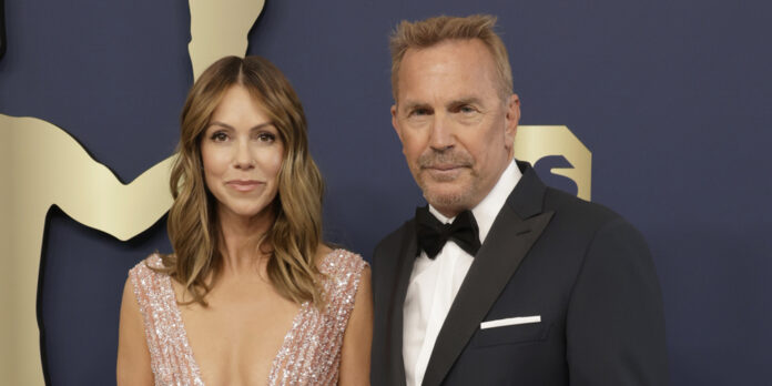  Kevin Costner e la moglie Christine Costner si sono separati;  Domanda di divorzio dopo 18 anni di matrimonio |  Christine Baumgartner, Christine Kostner, Kevin Costner, Split: Just Jared
