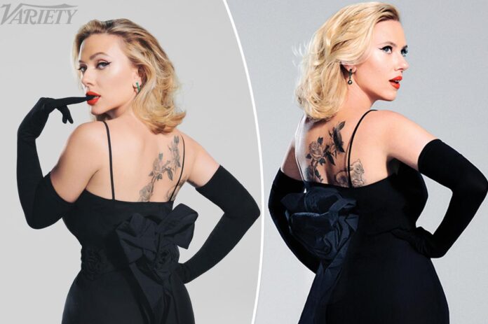 Scarlett Johansson scopre i suoi tatuaggi sulla schiena per Variety
