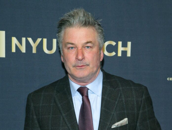Alec Baldwin incriminato per omicidio colposo, gli spari sul set di Rush uccisero Halyna Hutchins