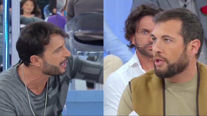 Uomini e Donne, Armando e Roberta tornano in studio: volano stracci con Alessandro e Cristina [VIDEO]