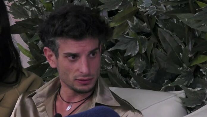 Grande Fratello, Garibaldi minaccia di sputare addosso a Beatrice: 