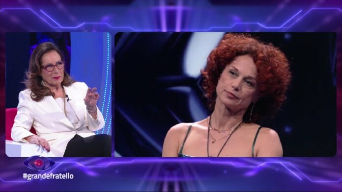 Grande Fratello, Cesara Buonamici attacca Beatrice Luzzi per le parole su Perla Vatiero: 