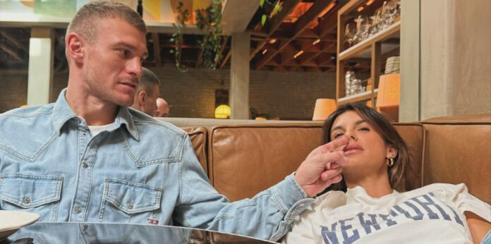 La prima foto di Elisabetta Canalis col nuovo fidanzato Georgian Cimpeanu in un momento privato: guarda