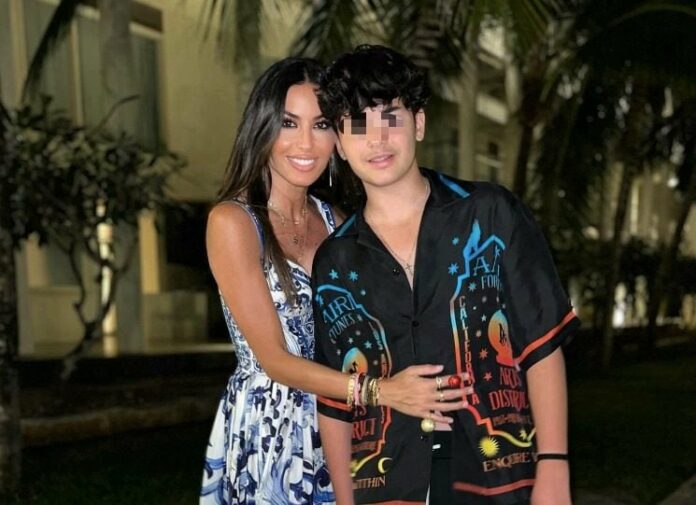 Elisabetta Gregoraci: “Con mio figlio parlo anche di sesso e ragazze, ma dice che sono vecchietta”