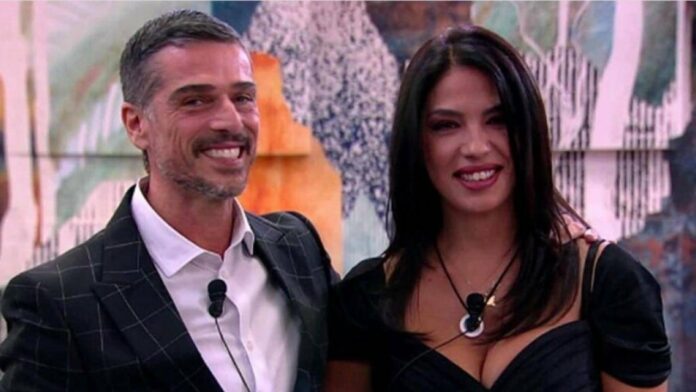 Grande Fratello, scatta il bacio tra Monia La Ferrera e Massimiliano Varrese [VIDEO]