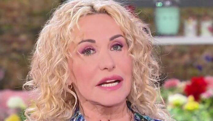 ''E' stato coinvolto in un fatto di cronaca, ha deciso di stare a casa'': la Clerici annuncia in diretta l'assenza di Lorenzo Biagiarelli