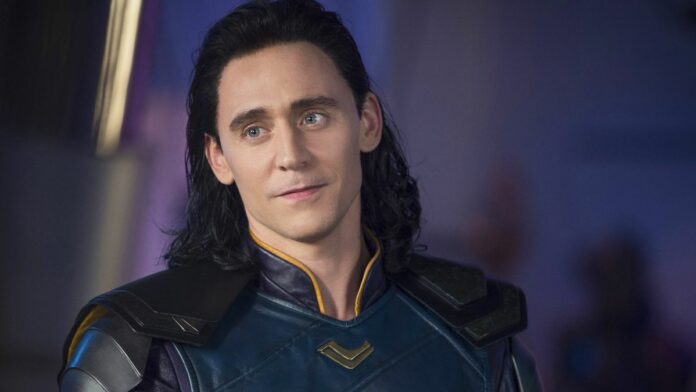 Loki, recensione (senza spoiler) della serie Marvel con Tom Hiddleston