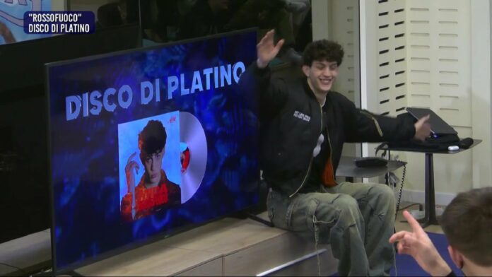 Amici 23, Rossofuoco di Mida vince il Disco di Platino: ecco la reazione del cantante! [VIDEO]