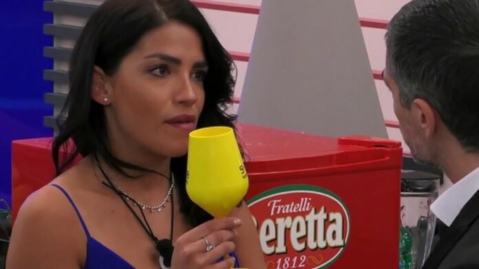 Grande Fratello, Monia La Ferrera in lacrime per Varrese: 