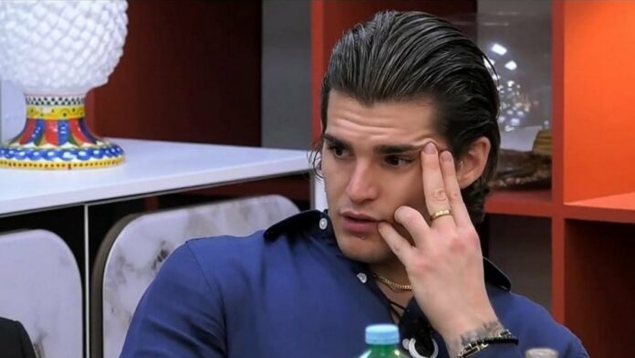 Grande Fratello, Paolo Masella si allontana da Letizia: 