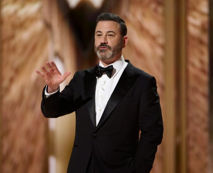  stronza |  Aaron Rodgers ha suggerito che Jimmy Kimmel sia sulla lista di Epstein, Kimmel ha risposto con un applauso
