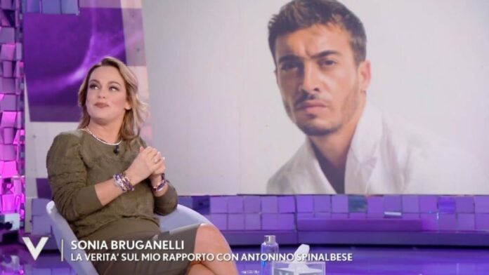 Sonia Bruganelli sul presunto flirt con Antonino Spinalbese: 