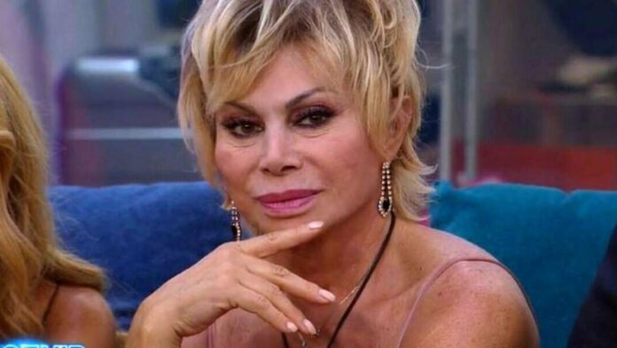 Carmen Russo e il presunto flirt con Stefano De Martino: risponde direttamente la showgirl