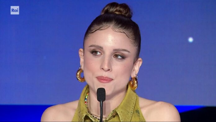 Sanremo 2024, Angelina Mango ringrazia Maria De Filippi in conferenza stampa: 