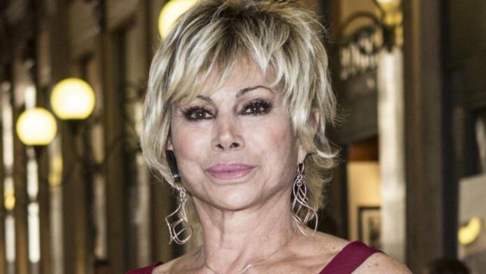 Isola dei Famosi: Carmen Russo commenta l