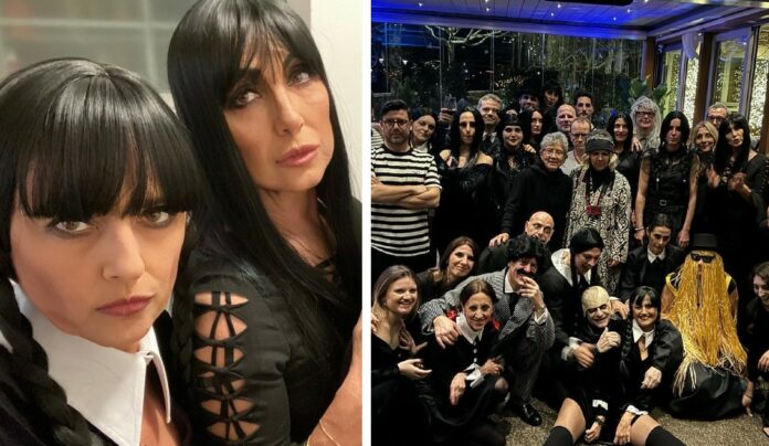 Rosita Celentano festeggia 59 anni travestita da Mercoledì Addams, la cugina Alessandra è Morticia: le divertenti foto