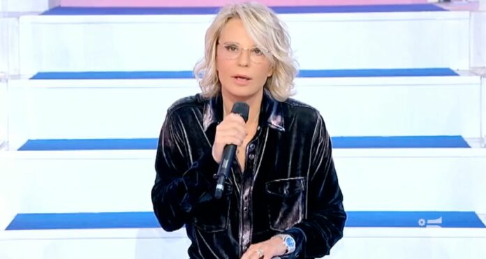 Uomini e Donne, Maria De Filippi fa riflettere Barbara e Adriano