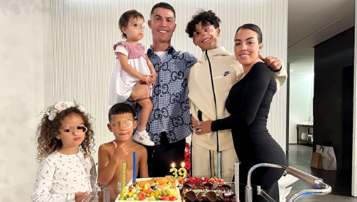Cristiano Ronaldo festeggia 39 anni con Georgina Rodriguez e i cinque figli