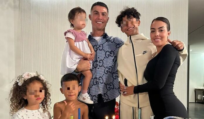Cristiano Ronaldo sceglie festeggiamenti intimi e semplici per il suo ultimo compleanno da trentenne: guarda