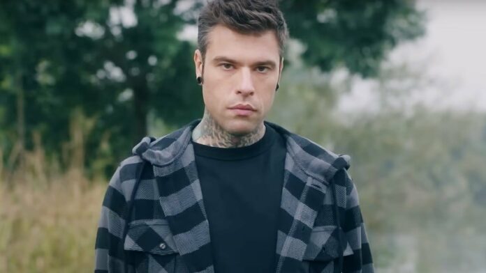 Fedez nullatenente? Il cantante risponde alle polemiche e spiega come stanno le cose