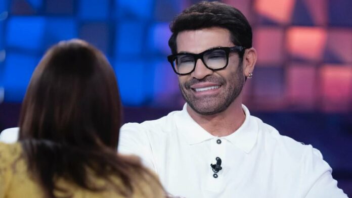 Uomini e Donne, Gianni Sperti vittima di stalking: la rivelazione bomba a Verissimo 