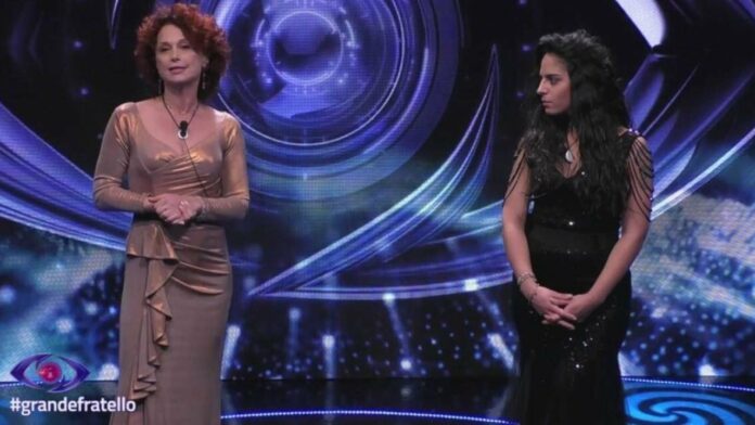 Grande Fratello, Beatrice Luzzi e Perla Vatiero a confronto: è tornato il sereno tra le due gieffine? [VIDEO]