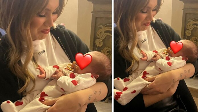 Jasmine Carrisi culla dolcemente il nipotino Axel Lupo a 16 giorni dal parto della sorella Romina Carrisi