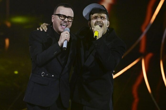L’Ariston fischia Geolier: il rapper napoletano vince ancora e sconvolge chi non lo conosce