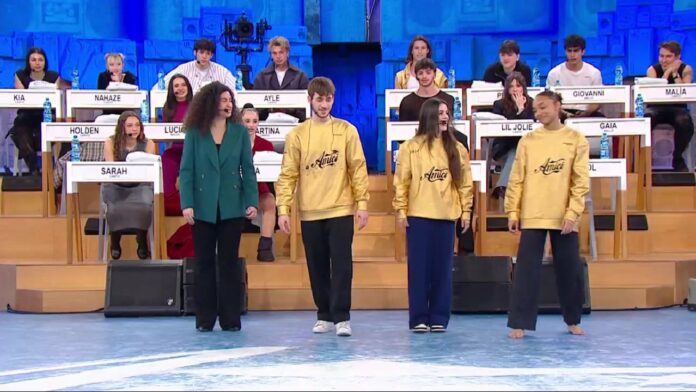 Amici 23, Martina accede al Serale e festeggia con Gaia, Marisol e Holden improvvisando un divertente balletto [VIDEO]