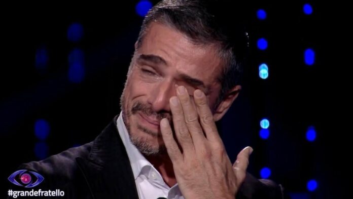 Grande Fratello, Massimiliano Varrese in lacrime: forte crisi per il gieffino [VIDEO]