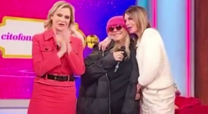 Paola Perego torna in tv dopo l'intervento per un tumore e rivela il dolcissimo gesto fatto da Mara Venier il giorno dell’operazione