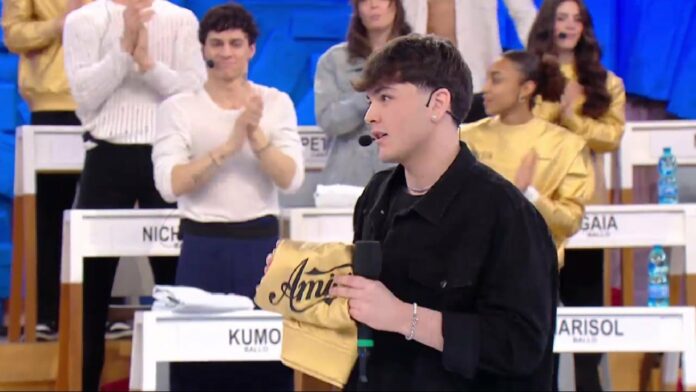 Amici 23, Petit va al Serale, Rudy Zerbi gli consegna la maglia: 