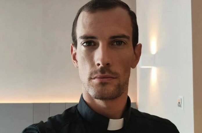 Don Ambrogio, il prete di Tik Tok: “Televoto a Sanremo diseducativo, a Geolier auguro il meglio”