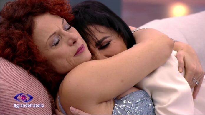 Grande Fratello, la commovente reunion tra Fiordaliso e Beatrice Luzzi: 