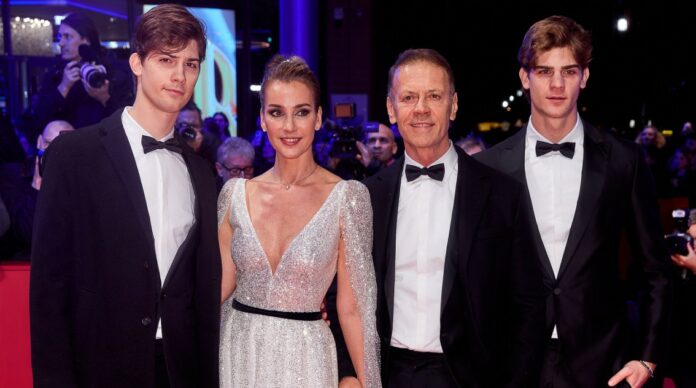Rocco Siffredi con la moglie Rozsa e i figli Leonardo e Lorenzo all'anteprima di Supersex