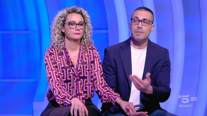 C'è Posta per te 2024: Fabio chiude la busta in faccia alla madre