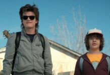 10 spin-off di Stranger Things che vorremmo vedere dopo la quinta stagione Steve e Dustin stanno uno accanto all'altro e fissano Stranger Things.