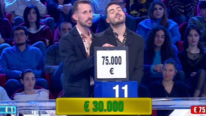 Affari tuoi, Alessio e Gianmarco accettano l’offerta del Dottore e perdono 75mila euro