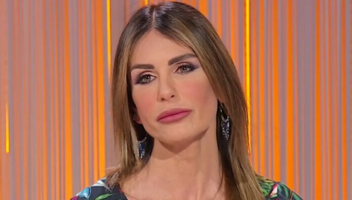 ''Indossa taglia 34 da bambina e mangia un piatto di fagiolini al giorno'': Arianna David parla del suo disturbo alimentare da Vespa