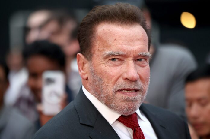 Arnold Schwarzenegger rivela di essersi operato di nuovo al cuore: “Mi hanno messo un pacemaker”