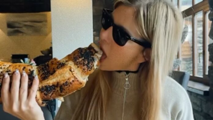 Chi altro vorrebbe fare colazione con un cornetto al cioccolato gigante come Clizia Incorvaia? 