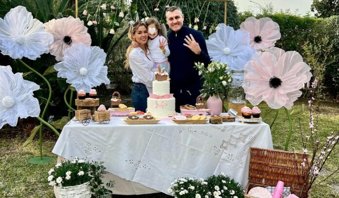 Costanza Caracciolo e Bobo Vieri festeggiano i 4 anni di Isabel con un picnic in Sicilia