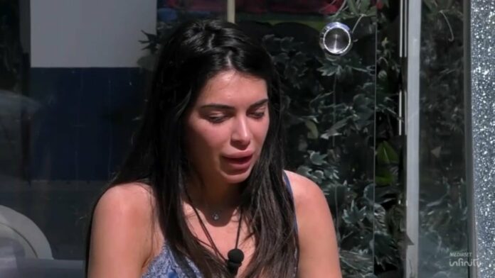 Grande Fratello, Greta in lacrime dopo l